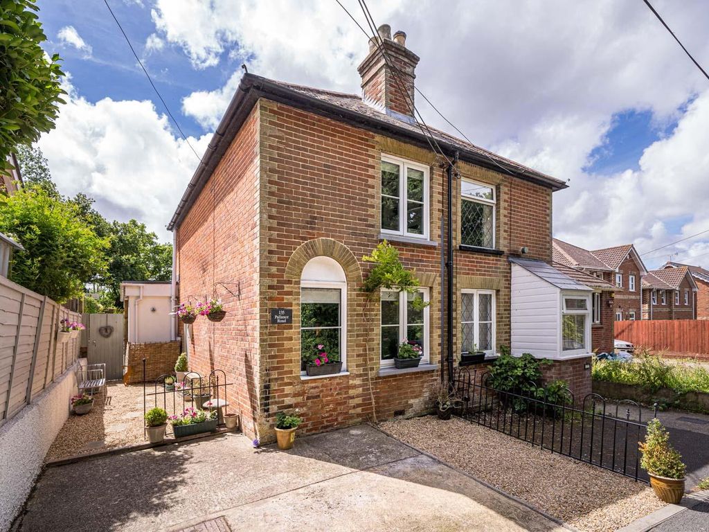 2 bed semidetached house for sale in Pallance Road, Cowes PO31 Zoopla