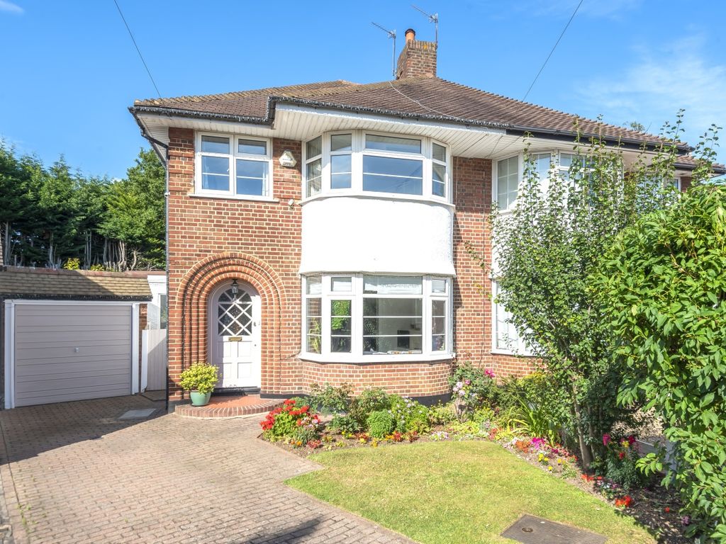 3 bed semidetached house for sale in Hawthorn Close, Petts Wood