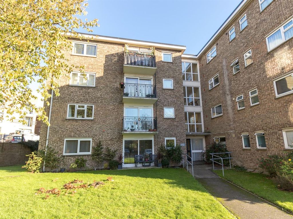 2 bed flat to rent in Harold Street, Dover CT16 Zoopla