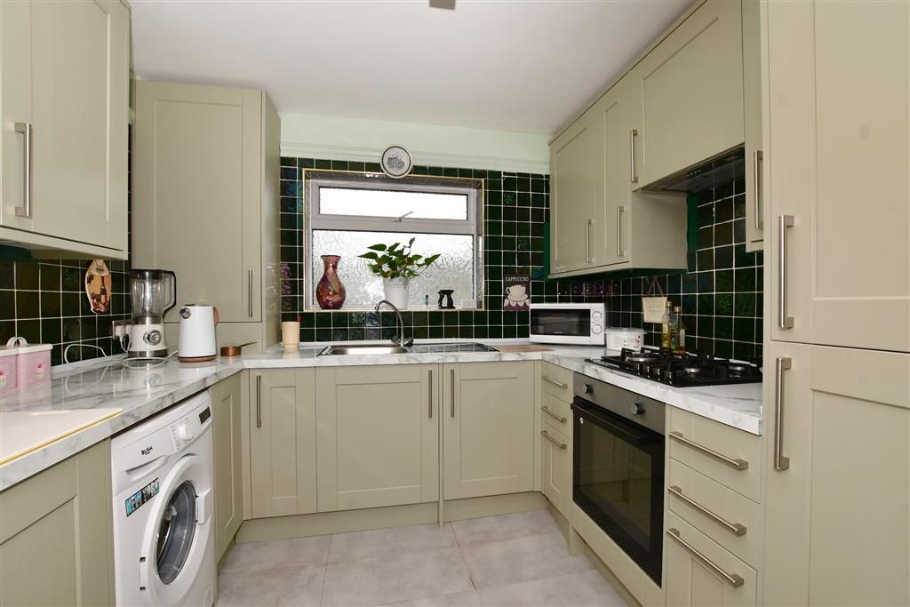 2 bed for sale in Brighton Road, Lower Kingswood, Tadworth