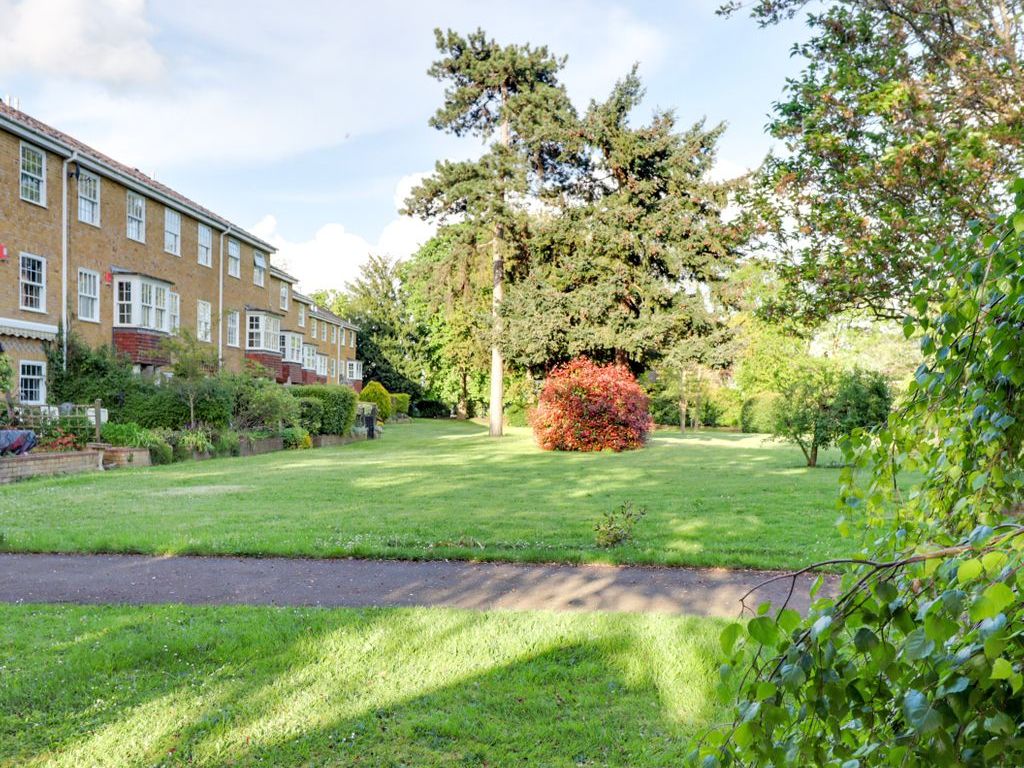 4 bed town house for sale in Belle Vue Close, Staines TW18 Zoopla