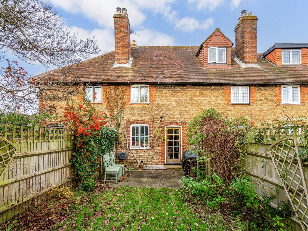 2 bed terraced house for sale in Kings Road, Godalming GU7, £495,000