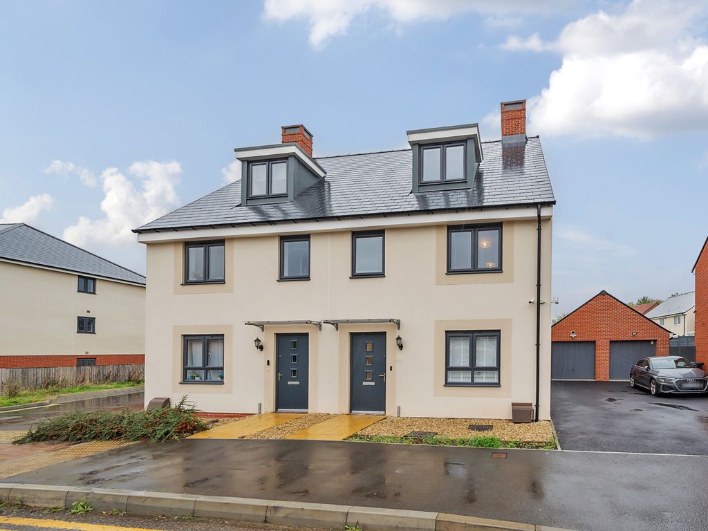 4 bed semidetached house for sale in Slade Baker Way, Bristol