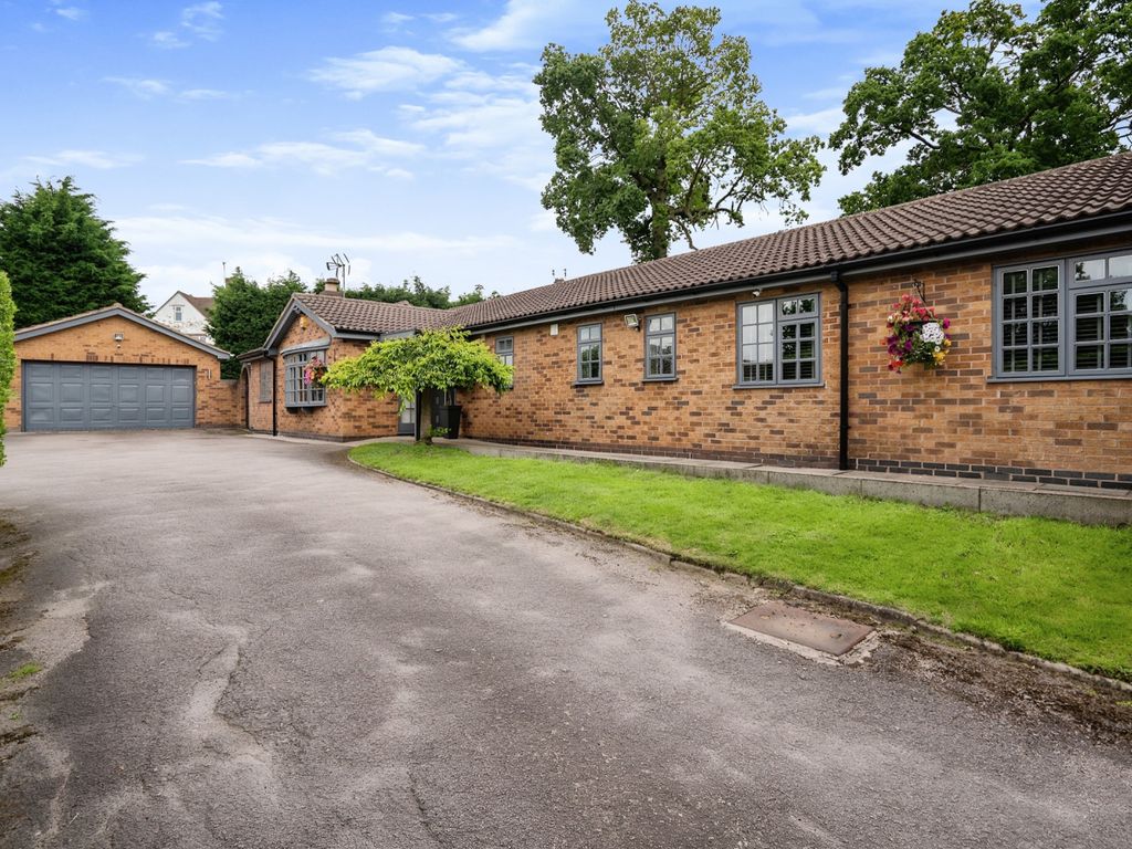 4 bed detached bungalow for sale in Uppingham Road, Leicester LE5, £