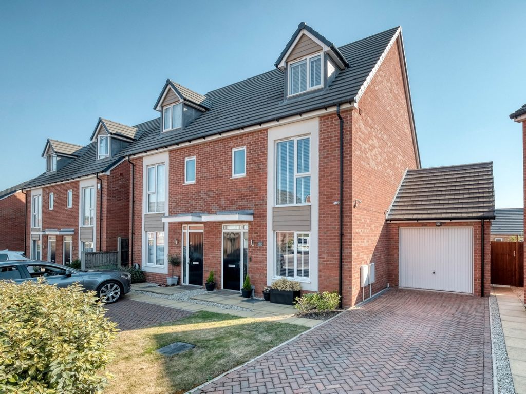 4 bed semidetached house for sale in Skylark Street, Cofton Hackett