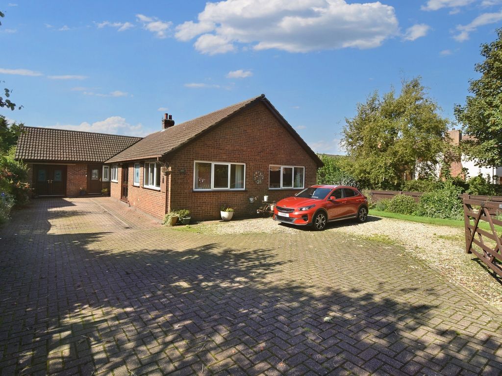 5 bed detached bungalow for sale in School Lane, North Somercotes
