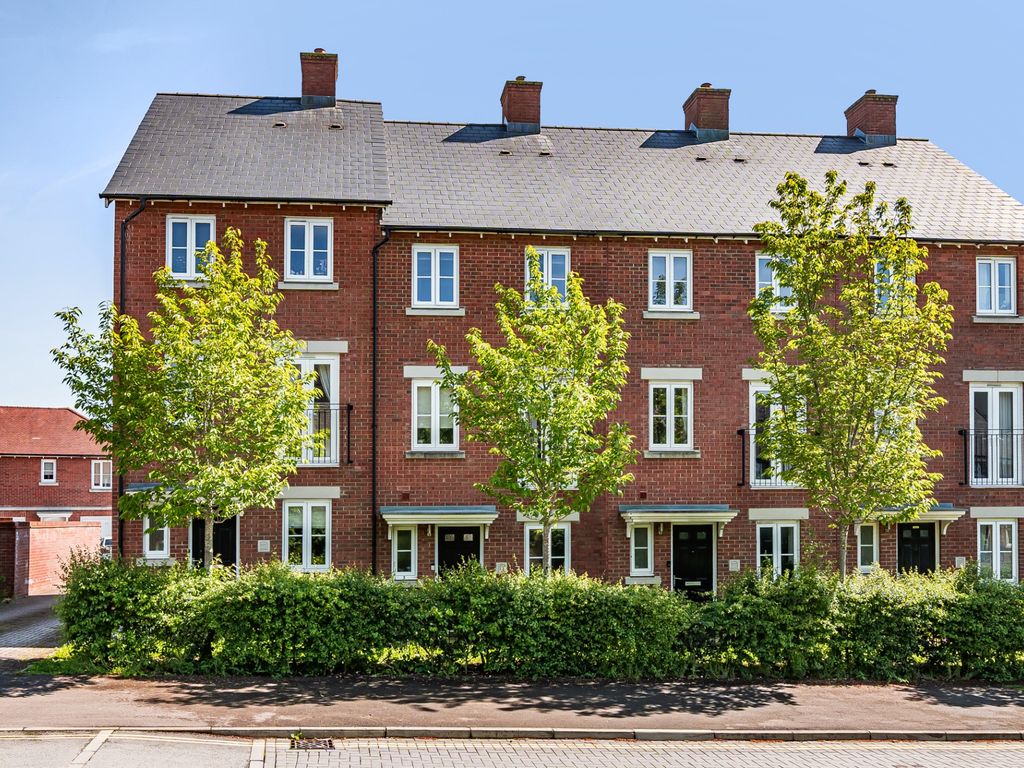 5 bed terraced house for sale in Picket Twenty Way, Andover SP11, £