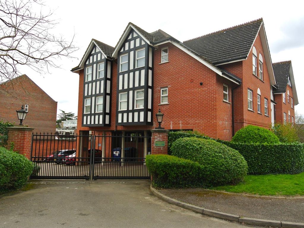 2 bed flat for sale in Heathside Road, Woking GU22, £335,000 Zoopla