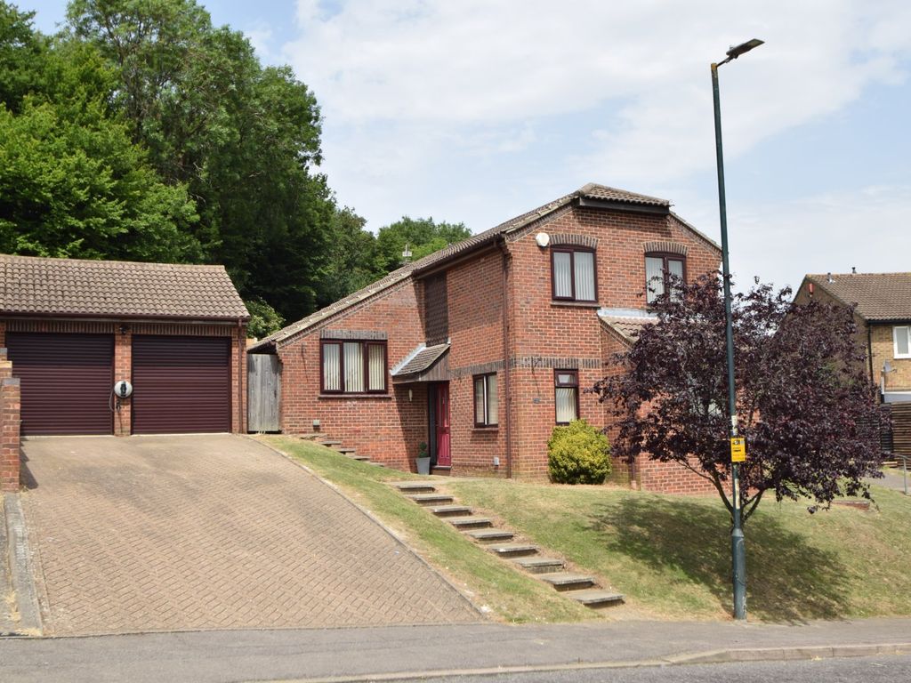 5 bed detached house for sale in Swallow Rise, Walderslade, Chatham