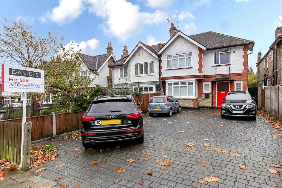 3 bed flat for sale in Chinbrook Road, London SE12, £325,000 Zoopla