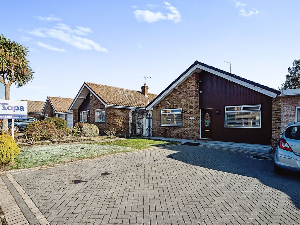 4 bed link detached house for sale in Oakley Park, Bexley DA5, £700,000