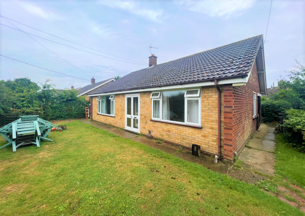 3 bed detached house to rent in Grimston Lane, Trimley St. Martin