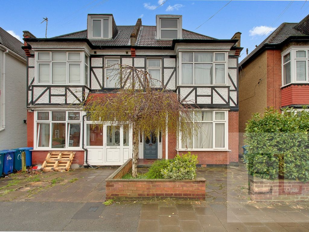 Studio to rent in Welldon Crescent, Harrow, Greater London HA1, £1,150