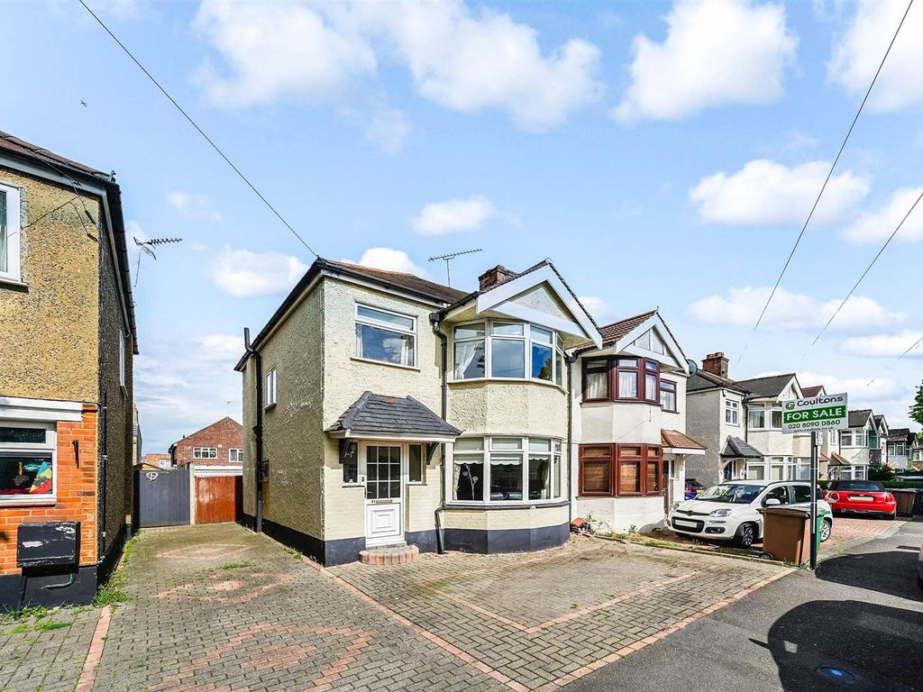 3 bed semidetached house for sale in Queens Grove Road, North