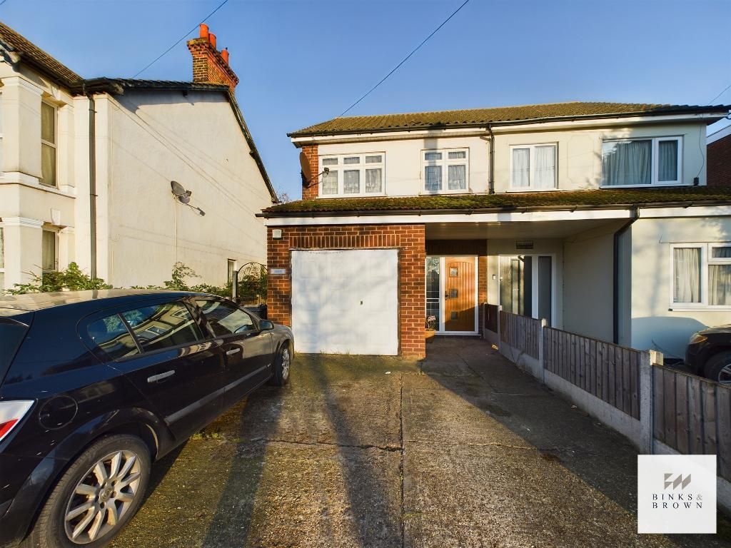 3 bed semidetached house for sale in Church Road, Corringham, Essex