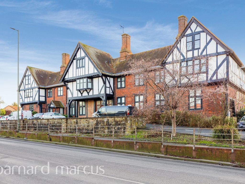 2 bed penthouse for sale in Reigate Road, Ewell, Epsom KT17, £450,000