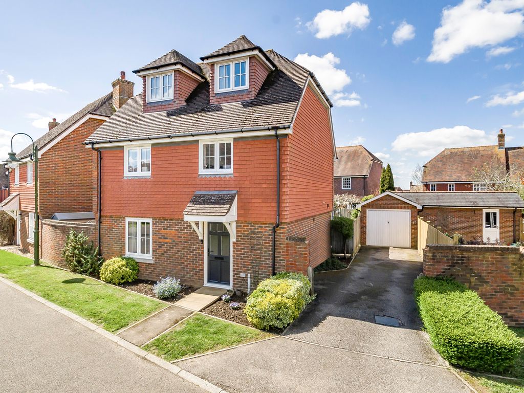 4 bed detached house for sale in Morris Drive, Billingshurst, West