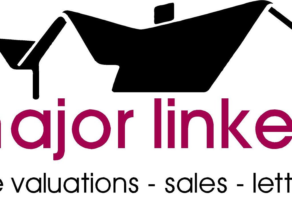 3 bed terraced house to rent in Tivoli Road, Hounslow, Greater London