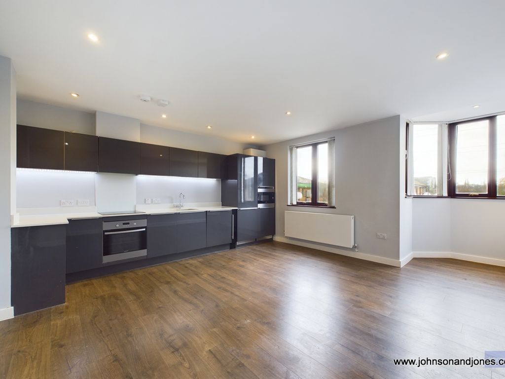 3 bed flat to rent in Hanworth Lane, Chertsey KT16, £1,700 pcm Zoopla