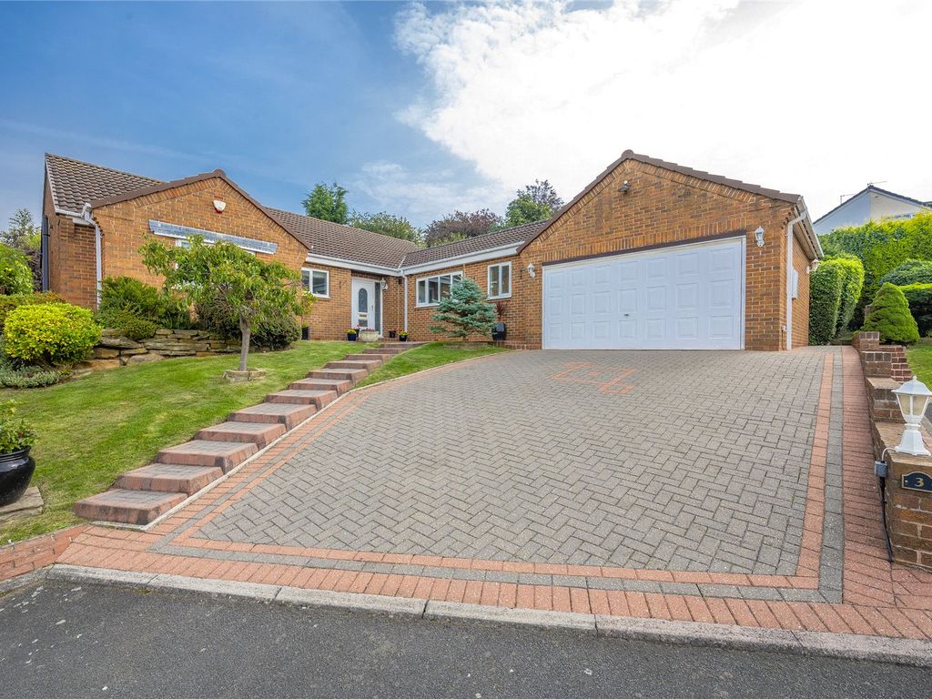 3 bed detached bungalow for sale in Hill Top Gardens, Tingley