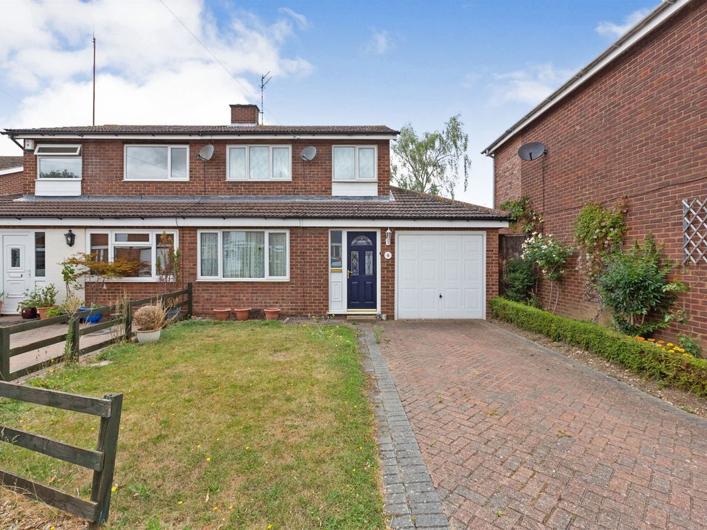 3 bed semidetached house for sale in St. Margarets Close, Newport