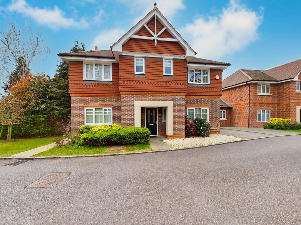 4 bed detached house for sale in Warren Farm Close, Epsom KT17 Zoopla