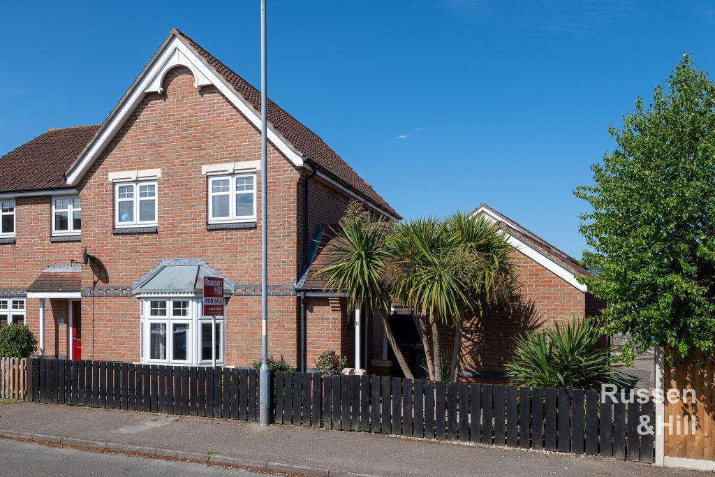 3 bed semidetached house for sale in Wheatacre Close, Horsford