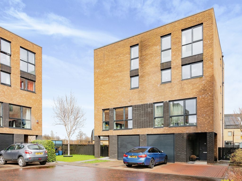 4 bed town house for sale in Cardiff Court, Glasgow G40 Zoopla