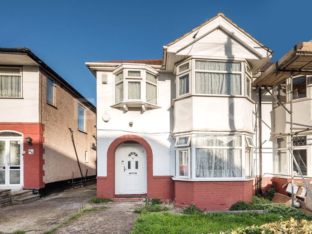 3 bed semidetached house for sale in Portland Crescent, Stanmore