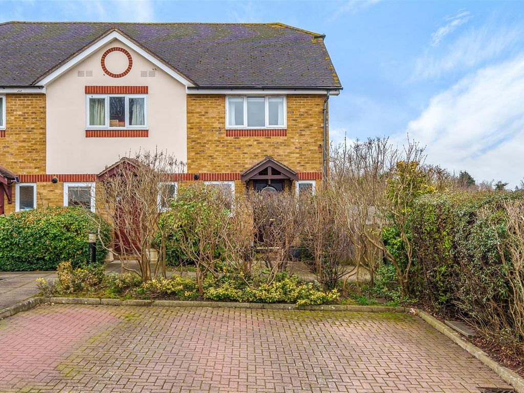 3 bed end terrace house for sale in Wyeths Mews, Epsom KT17 Zoopla