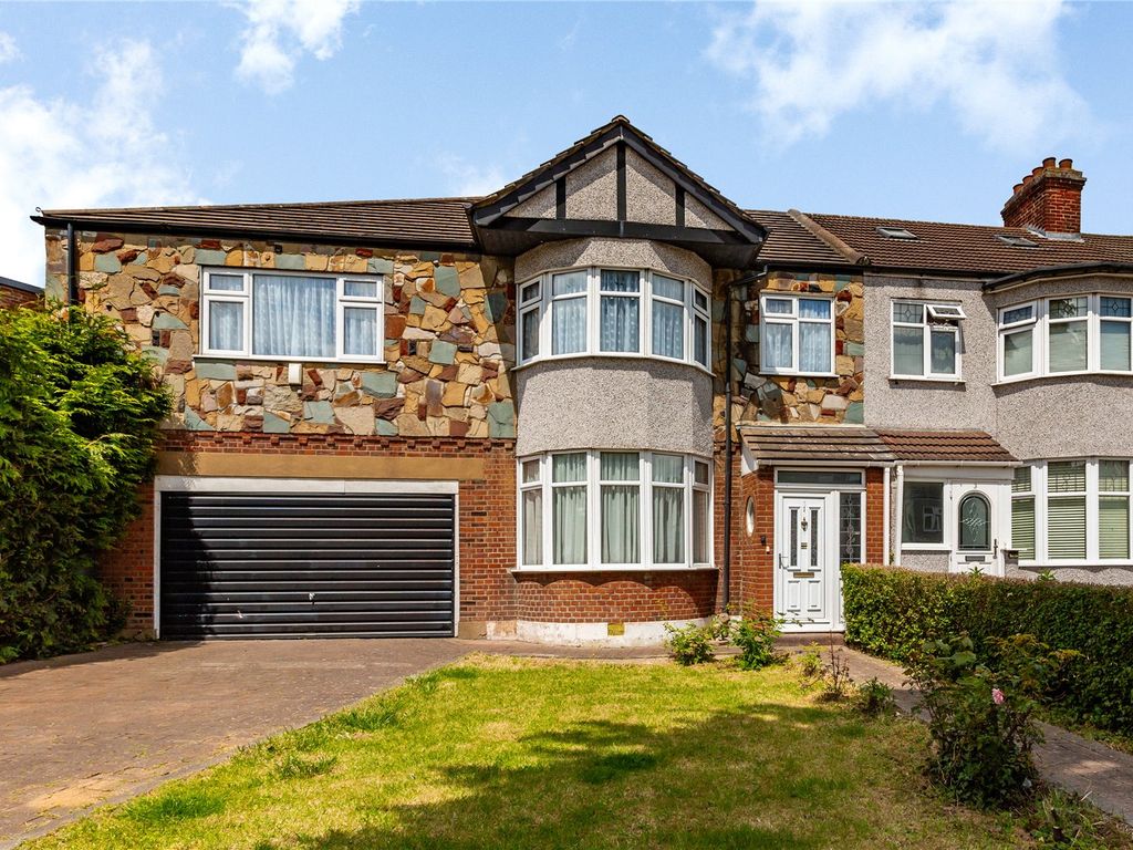5 bed end terrace house for sale in Parkside Avenue, Romford RM1, £
