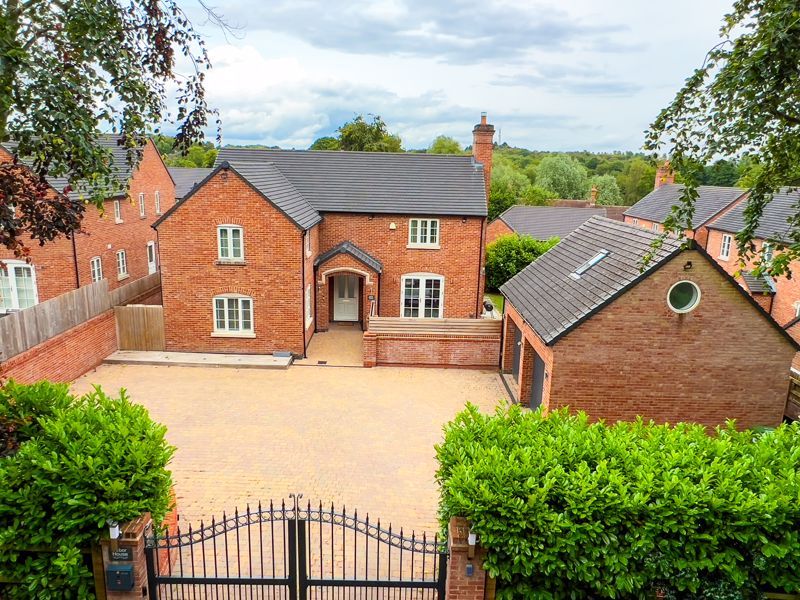 5 bed detached house for sale in Farm Lane, Horsehay, Telford TF4, £