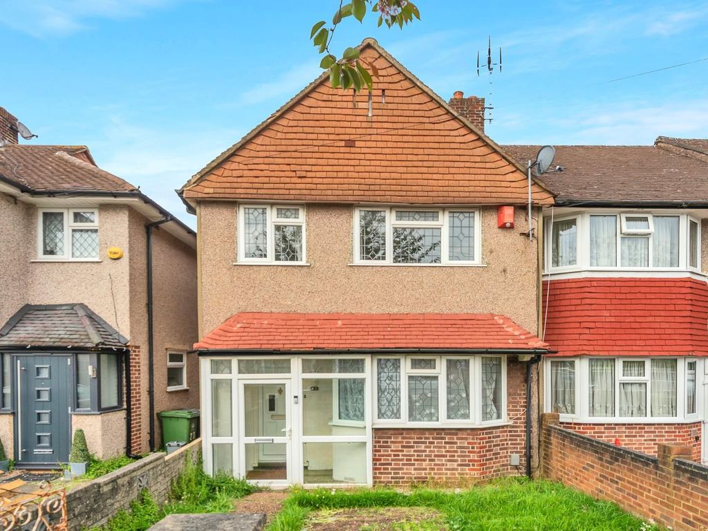 3 bed semidetached house for sale in Longhill Road, London SE6, £