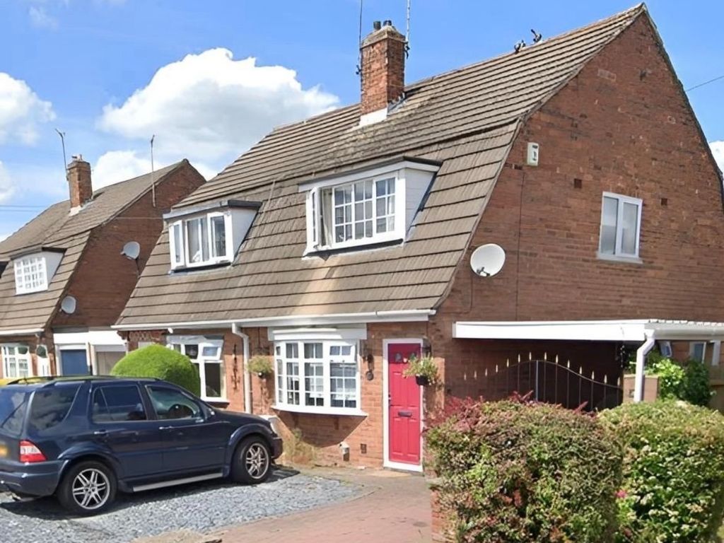 3 bed semidetached house for sale in Malvern Crescent, Little Dawley
