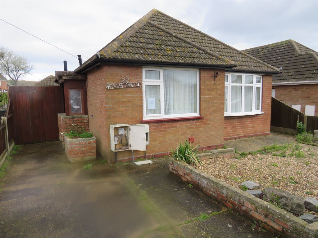 2 bed detached bungalow for sale in Marlowe Road, Jaywick, ClactonOn