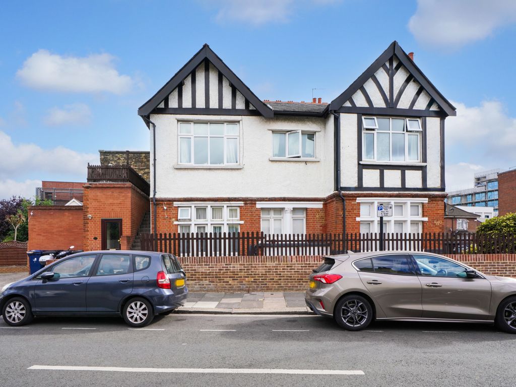 Gunnersbury Lane London W3  