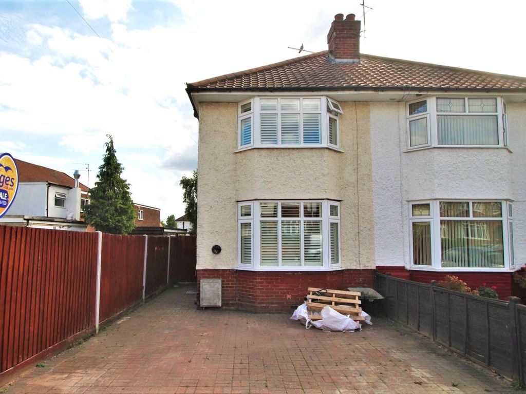 3 bed semidetached house for sale in Boxalls Lane, Aldershot