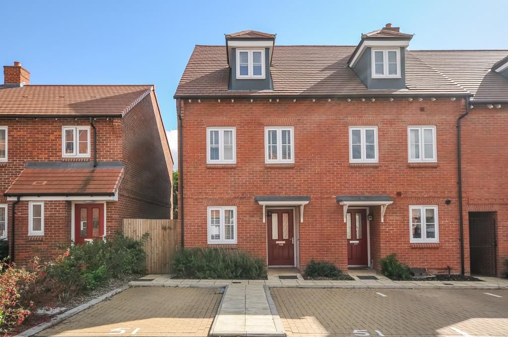 3 bed end terrace house to rent in High Buckinghamshire HP13