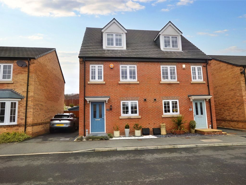 3 bed town house for sale in Victoria Close, Great Preston, Leeds LS26