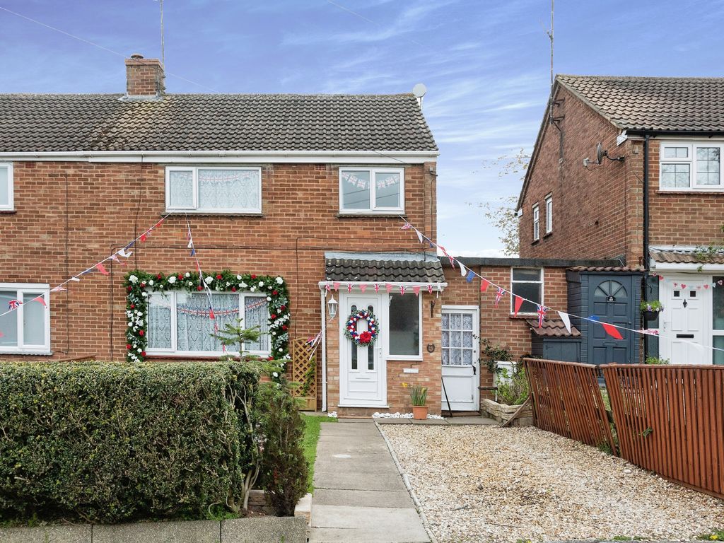 3 bed semidetached house for sale in Tattenhoe Lane, Bletchley, Milton