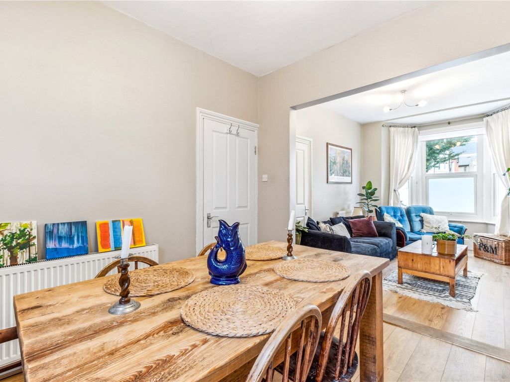 3 bed property to rent in Avening Road, Earlsfield SW18 Zoopla