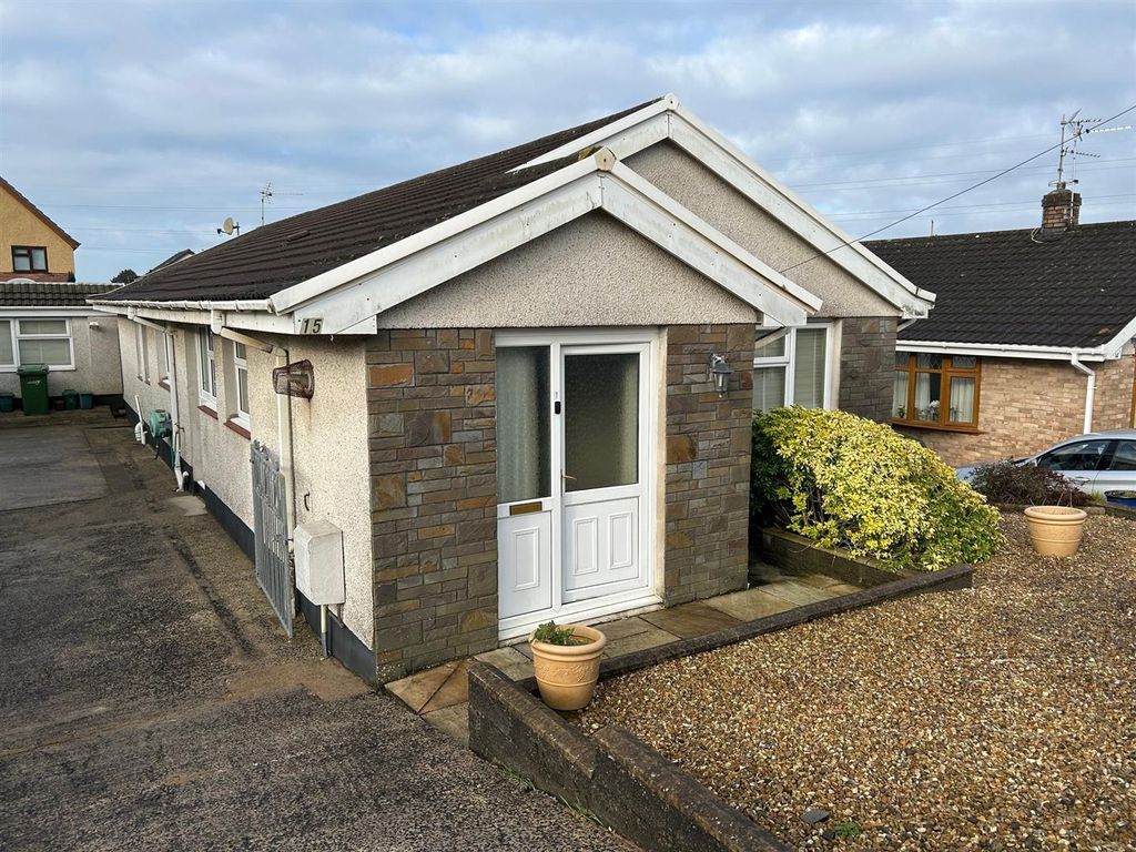 3 bed detached bungalow to rent in Pemberton Park, Llanelli SA14, £