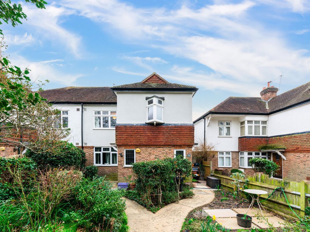 2 bed for sale in Pixham Court, Lake Road, London SW19 Zoopla