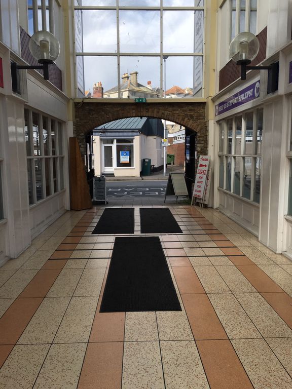 Retail premises to let in Bridge Street, Kingsbridge TQ7, £11,750 pa