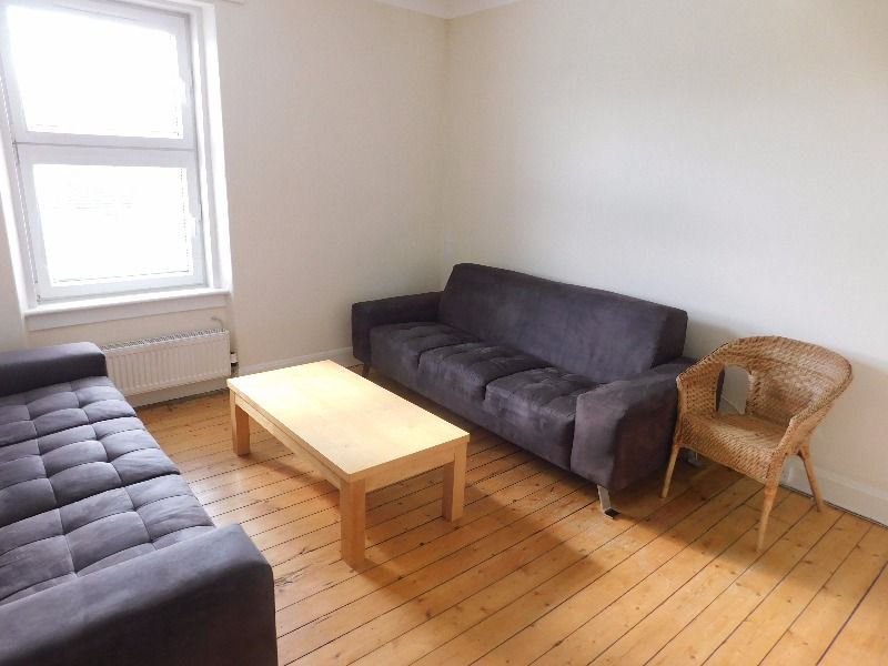 3 bed flat to rent in Strathmartine Road, Strathmartine, Dundee DD3