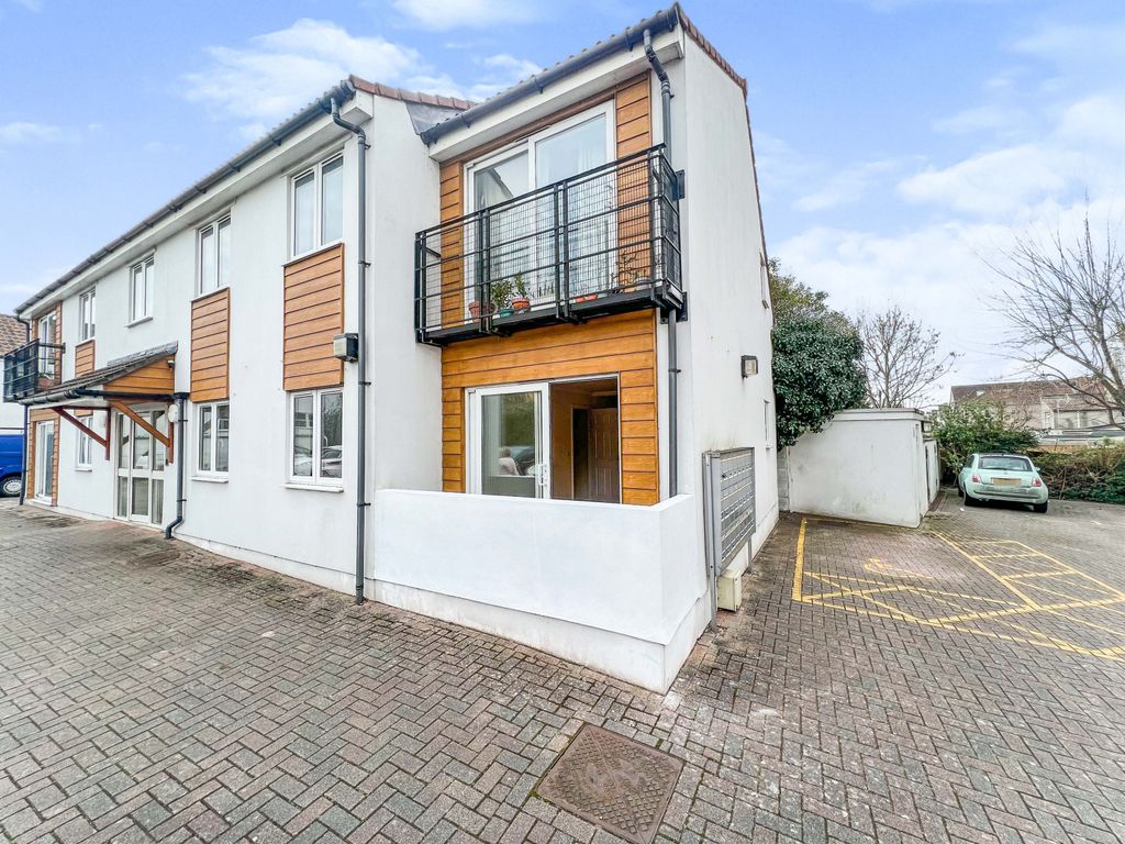 2 Bed Flat For Sale In 18 Star Apartments Fishponds Bristol BS16 2-bed-flat-for-sale-in-18-star-apartments-fishponds-bristol-bs16