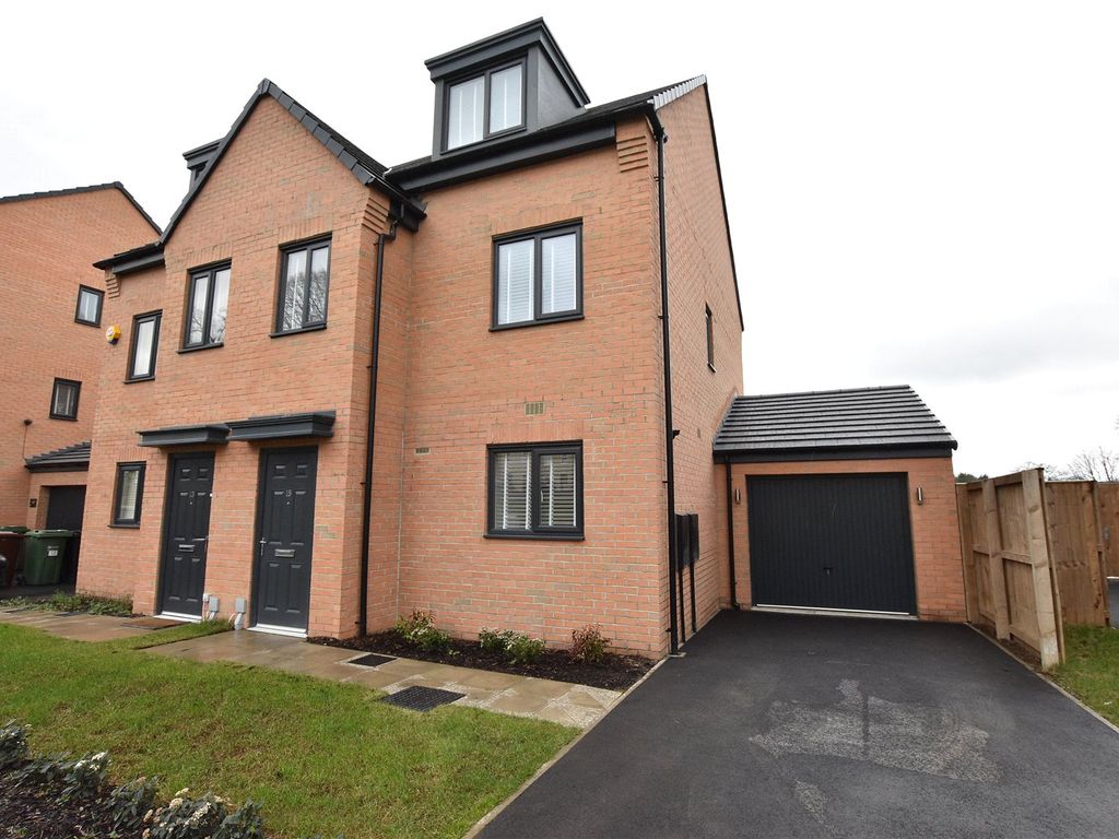 3 bed semidetached house for sale in Lilac Avenue, Seacroft, Leeds
