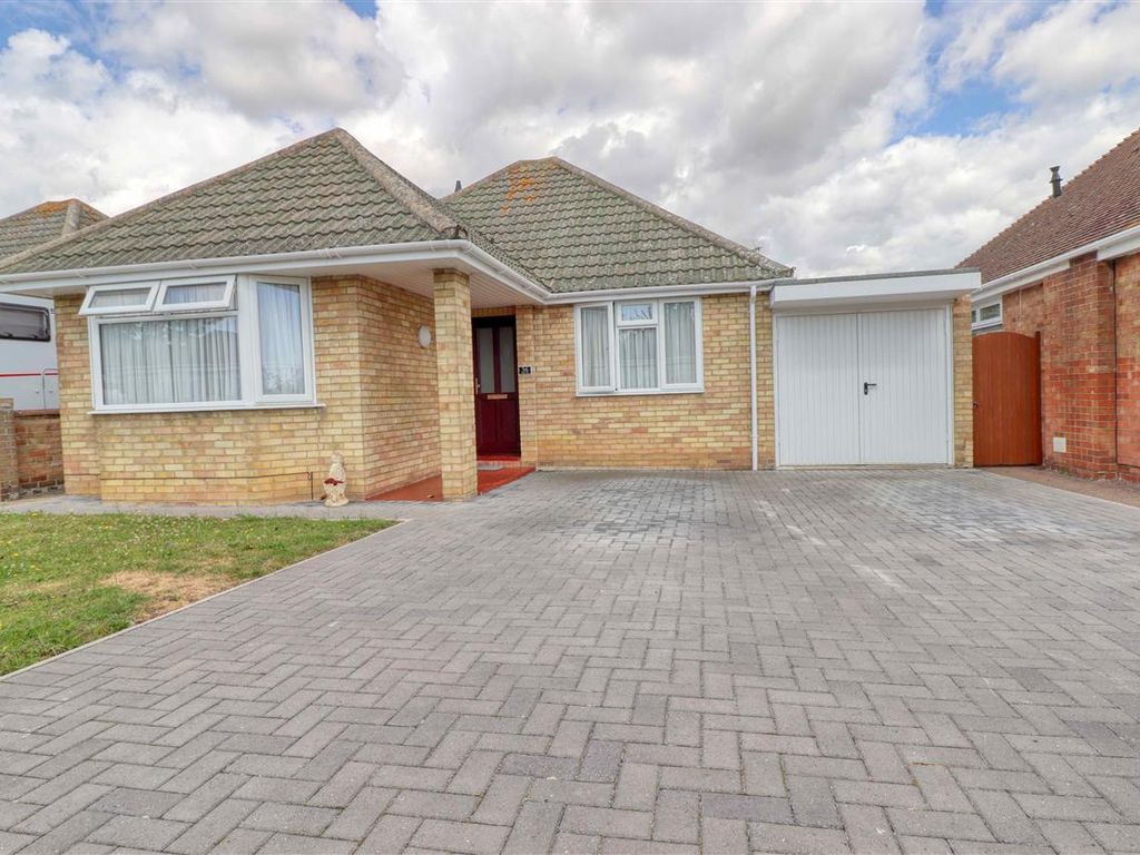 2 bed bungalow for sale in Walden Way, Frinton On Sea, Frinton On Sea CO13, £379,995 Zoopla