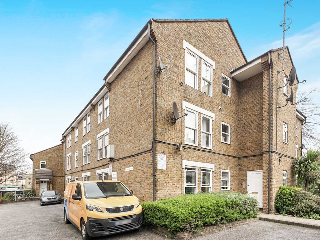 1 bed flat for sale in Victoria Park Court, Hackney E9 Zoopla