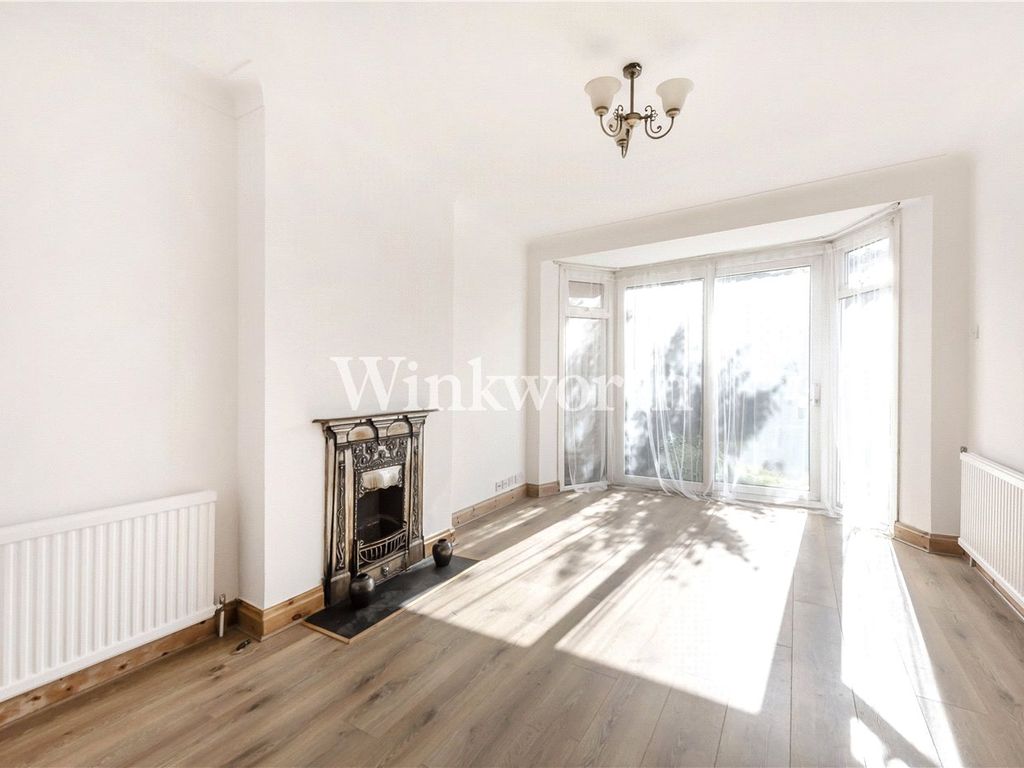 3 bed semidetached house to rent in Chiltern Gardens, London NW2, £